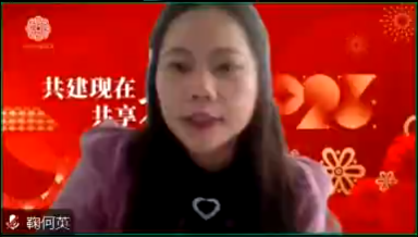 鞠何英.png