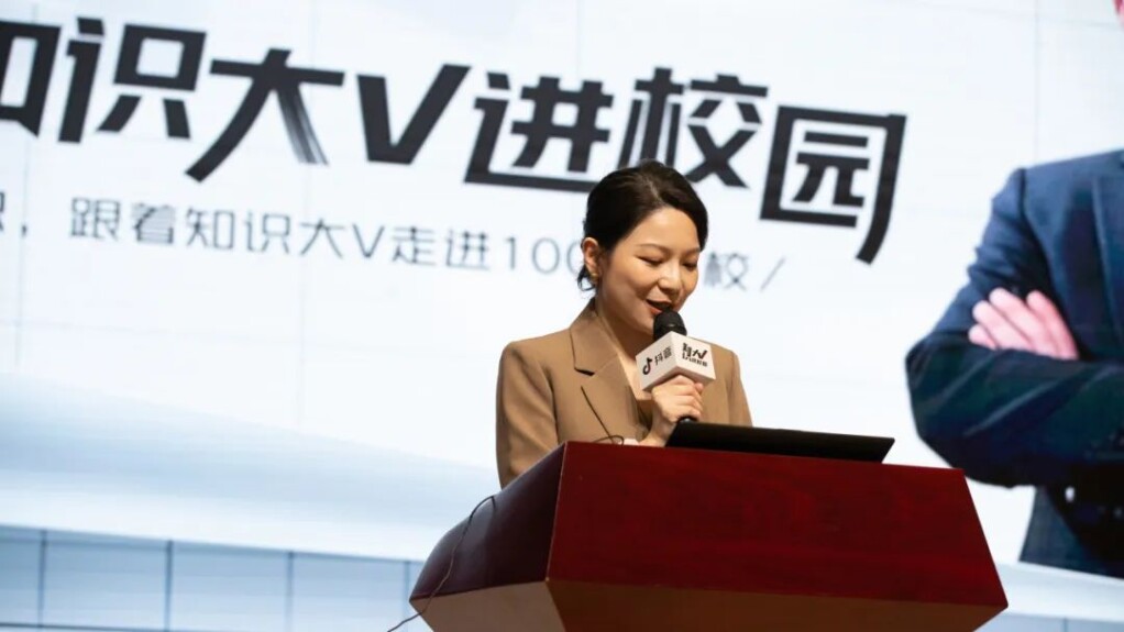 主持人.jpg