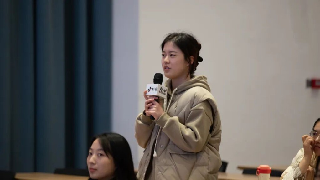 同学提问.jpg